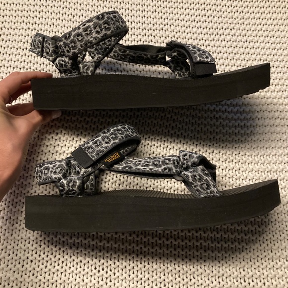 Teva Midform Universal Sandals - Picture 5 of 9